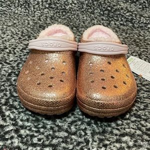 5 junior Pink, sparkly, fur lined croc